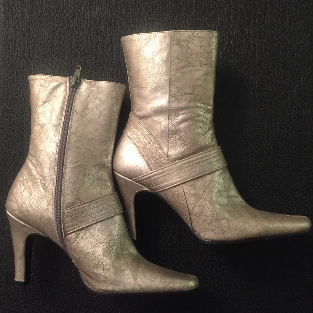 Kenneth Cole silver ankle boots